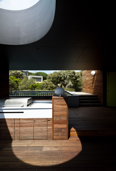 Linear House by Architects EAT Linear House by Architects EAT