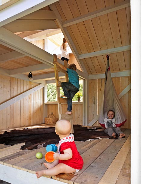 Playhouse by Bach Arquitectes Playhouse by Bach Arquitectes