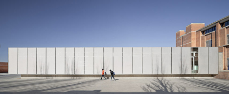 Roses IES Cap Norfeu extension by Javier de las Heras Solé and Bosch Tarrús
