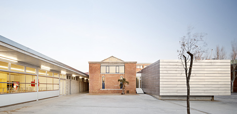 Roses IES Cap Norfeu extension by Javier de las Heras Solé and Bosch Tarrús