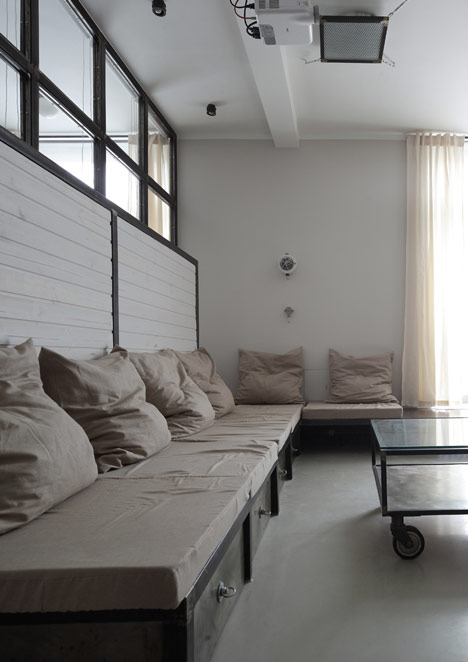 Wood Warm Wight Apartment by Peter Kostelov Wood Warm Wight Apartment by Peter Kostelov