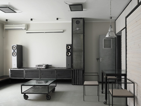 Wood Warm Wight Apartment by Peter Kostelov Wood Warm Wight Apartment by Peter Kostelov