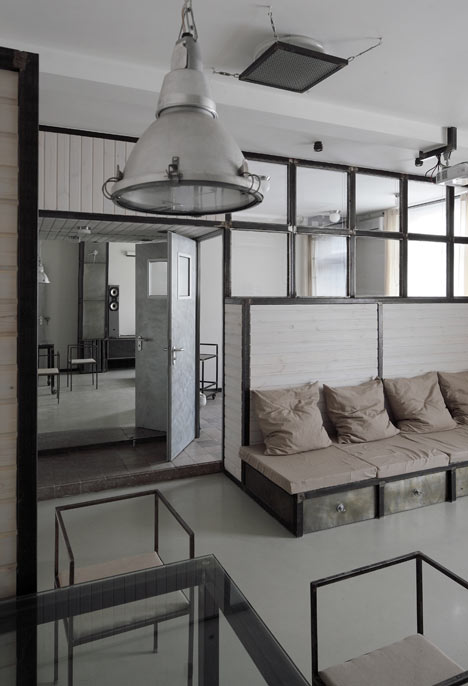 Wood Warm Wight Apartment by Peter Kostelov Wood Warm Wight Apartment by Peter Kostelov