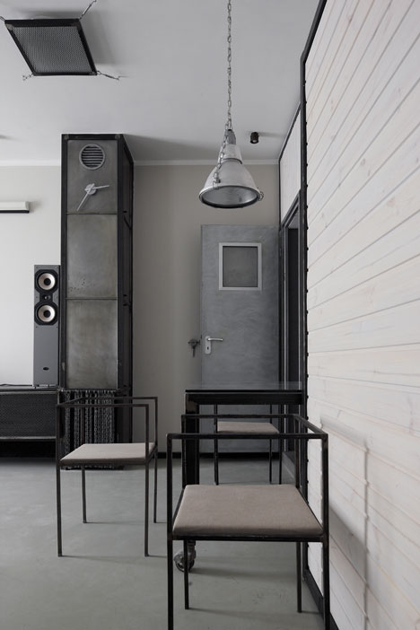 Wood Warm Wight Apartment by Peter Kostelov Wood Warm Wight Apartment by Peter Kostelov