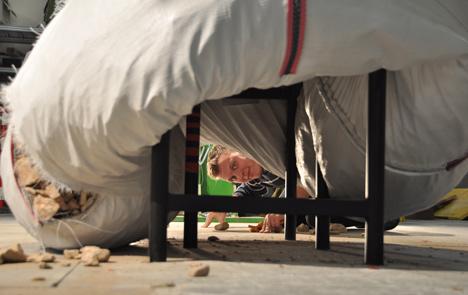 Earthquake Proof Table by Arthur Brutter and Ido Bruno