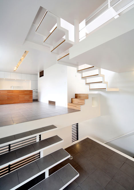 House in Senri by Shogo Iwata House in Senri by Shogo Iwata
