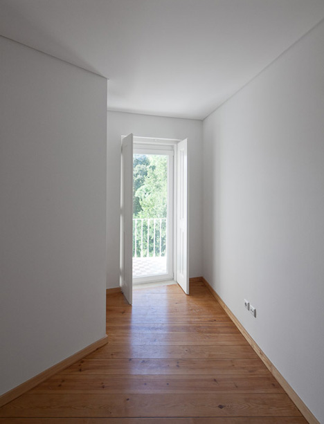 Building rehabilitation in Calçada do Lavra by Jorge Mealha Arquitecto Building rehabilitation in Calçada do Lavra by Jorge Mealha Arquitecto