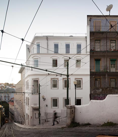 Building rehabilitation in Calçada do Lavra by Jorge Mealha Arquitecto Building rehabilitation in Calçada do Lavra by Jorge Mealha Arquitecto