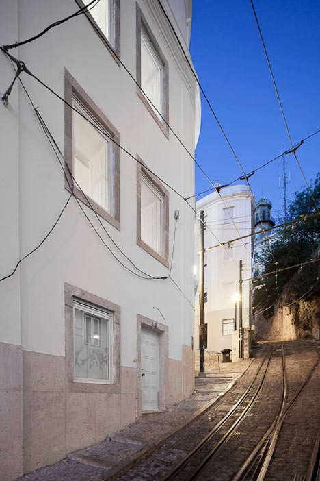 Building rehabilitation in Calçada do Lavra by Jorge Mealha Arquitecto Building rehabilitation in Calçada do Lavra by Jorge Mealha Arquitecto