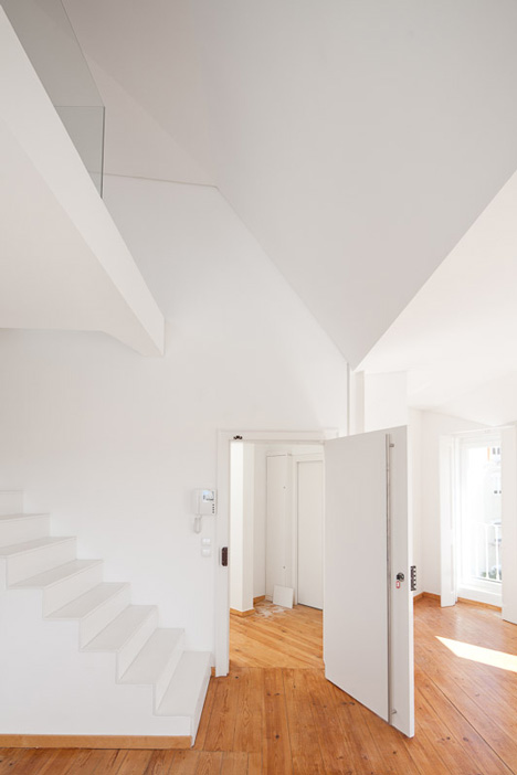 Building rehabilitation in Calçada do Lavra by Jorge Mealha Arquitecto Building rehabilitation in Calçada do Lavra by Jorge Mealha Arquitecto