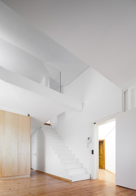 Building rehabilitation in Calçada do Lavra by Jorge Mealha Arquitecto Building rehabilitation in Calçada do Lavra by Jorge Mealha Arquitecto