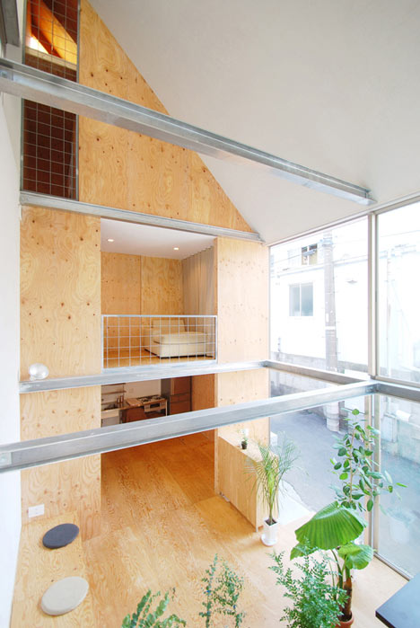 Small house in Shinjuku by Junpei Nousaku Architects
