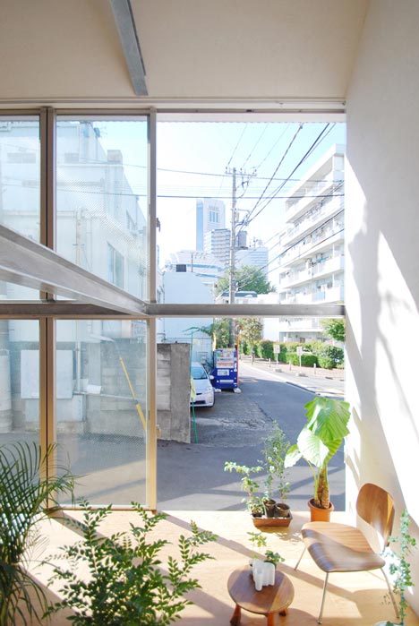 Small house in Shinjuku by Junpei Nousaku Architects