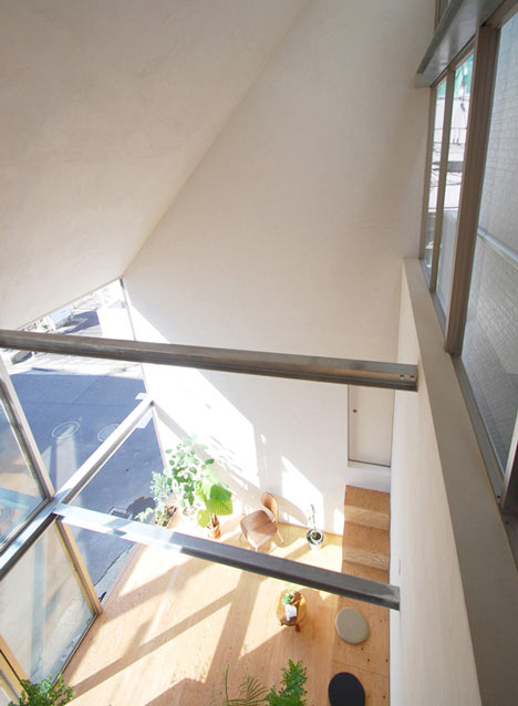 Small house in Shinjuku by Junpei Nousaku Architects