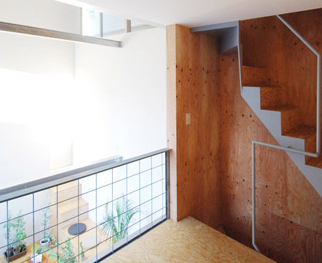 Small house in Shinjuku by Junpei Nousaku Architects