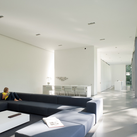 Villa Roces by Govaert & Vanhoutte Villa Roces by Govaert & Vanhoutte