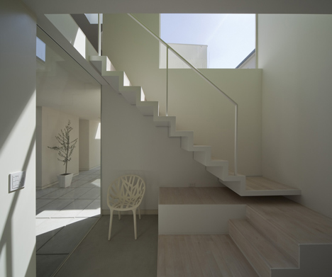 Portico by Aida Atelier and Kuno Lab Portico by Aida Atelier and Kuno Lab