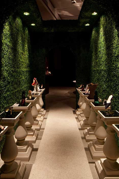 Dita Von Teese hologram by Musion for Christian Louboutin at the Design Museum Dita Von Teese hologram by Musion for Christian Louboutin at the Design Museum