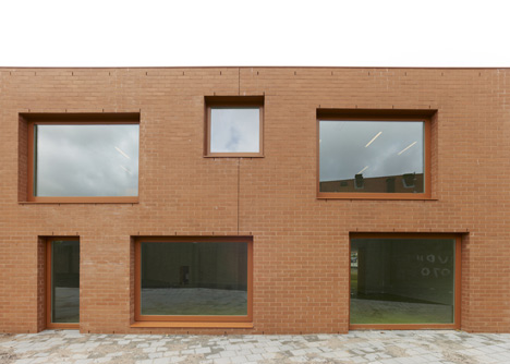 Galjoen School by Rocha Tombal Galjoen School by Rocha Tombal