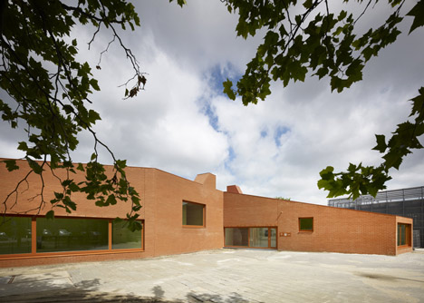 Galjoen School by Rocha Tombal Galjoen School by Rocha Tombal