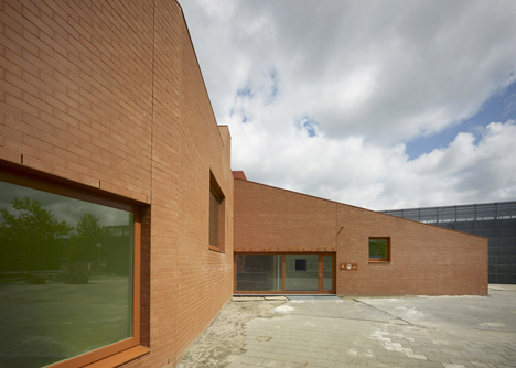 Galjoen School by Rocha Tombal Galjoen School by Rocha Tombal