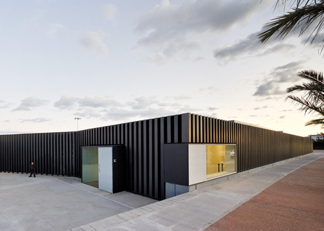 Swimming Pool in Tortosa by Arquitecturia