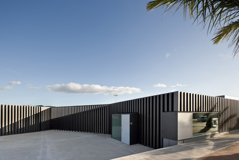 Swimming Pool in Tortosa by Arquitecturia