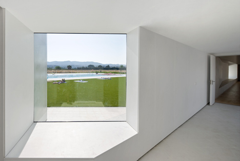 Swimming Pool in Tortosa by Arquitecturia