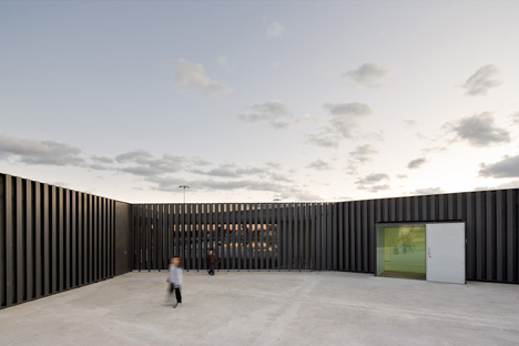 Swimming Pool in Tortosa by Arquitecturia