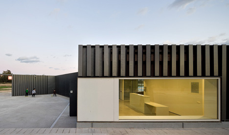 Swimming Pool in Tortosa by Arquitecturia