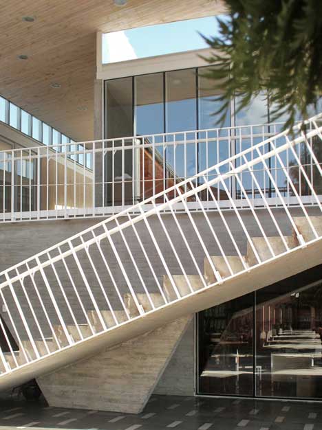 Administration Curricular Building Liceo María Auxiliadora de Linares by Surco Studio Administration Curricular Building Liceo María Auxiliadora de Linares by Surco Studio
