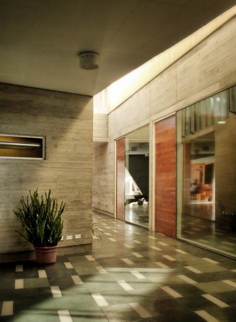 Administration Curricular Building Liceo María Auxiliadora de Linares by Surco Studio Administration Curricular Building Liceo María Auxiliadora de Linares by Surco Studio