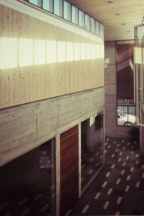 Administration Curricular Building Liceo María Auxiliadora de Linares by Surco Studio Administration Curricular Building Liceo María Auxiliadora de Linares by Surco Studio