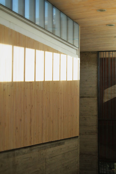 Administration Curricular Building Liceo María Auxiliadora de Linares by Surco Studio Administration Curricular Building Liceo María Auxiliadora de Linares by Surco Studio