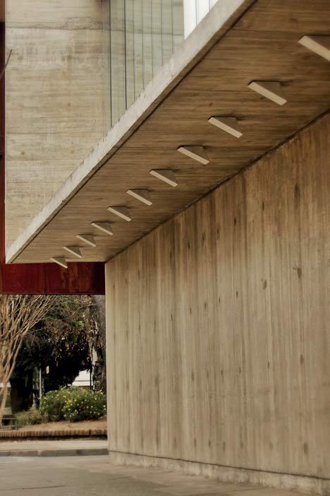 Administration Curricular Building Liceo María Auxiliadora de Linares by Surco Studio Administration Curricular Building Liceo María Auxiliadora de Linares by Surco Studio