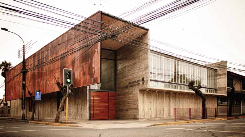 Administration Curricular Building Liceo María Auxiliadora de Linares by Surco Studio