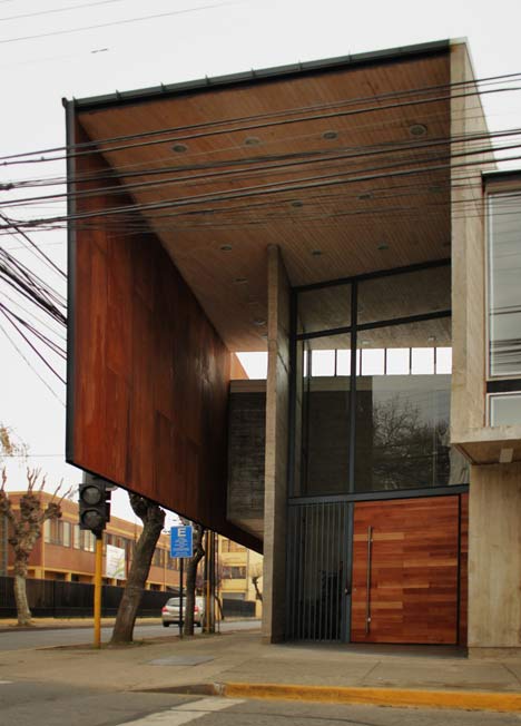 Administration Curricular Building Liceo María Auxiliadora de Linares by Surco Studio Administration Curricular Building Liceo María Auxiliadora de Linares by Surco Studio