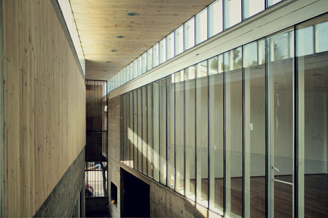 Administration Curricular Building Liceo María Auxiliadora de Linares by Surco Studio Administration Curricular Building Liceo María Auxiliadora de Linares by Surco Studio