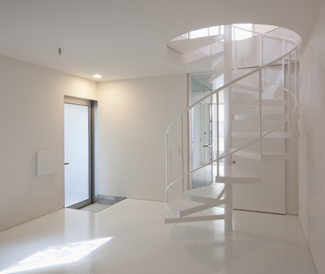House in Motoyawata by Naya Architects