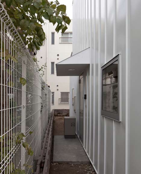 House in Motoyawata by Naya Architects