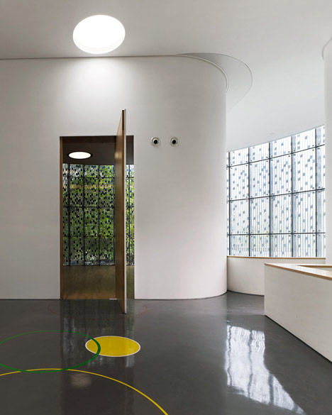 Nanshan Marriage Registration Centre by Urbanus
