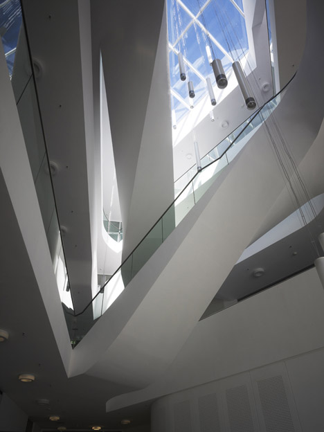 Centre for Virtual Engineering by UNStudio Centre for Virtual Engineering by UNStudio