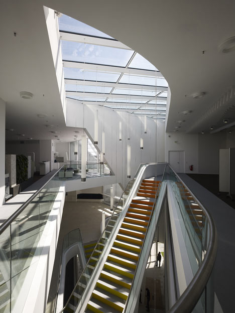 Centre for Virtual Engineering by UNStudio Centre for Virtual Engineering by UNStudio
