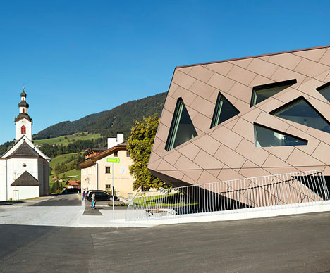 Community Center in Tyrol by Machné Architekten Community Center in Tyrol by Machné Architekten