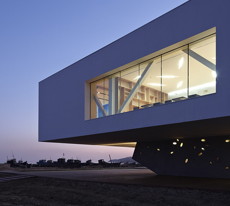 Huludao Beach Exhibit Centre by META-Project