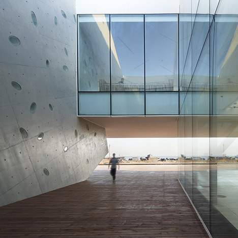 Huludao Beach Exhibit Centre by META-Project