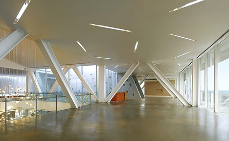Huludao Beach Exhibit Centre by META-Project