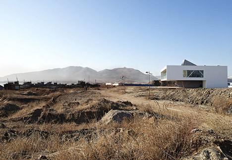 Huludao Beach Exhibit Centre by META-Project