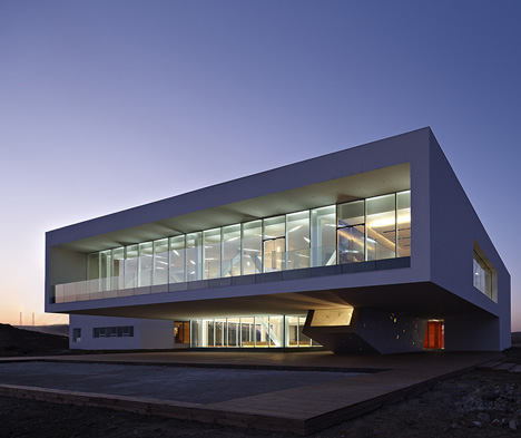Huludao Beach Exhibit Centre by META-Project