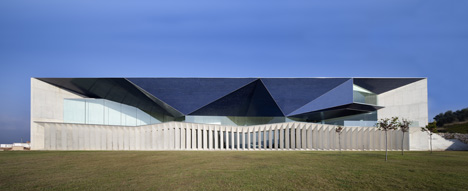 Municipal Auditorium of Teulada by Francisco Mangado